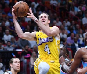 nba下注平台- 阿德巴约20+15，热火终结湖人连胜  